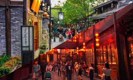 Kuanzhai Alleys VS Jinli Street: Chengdu Experiences