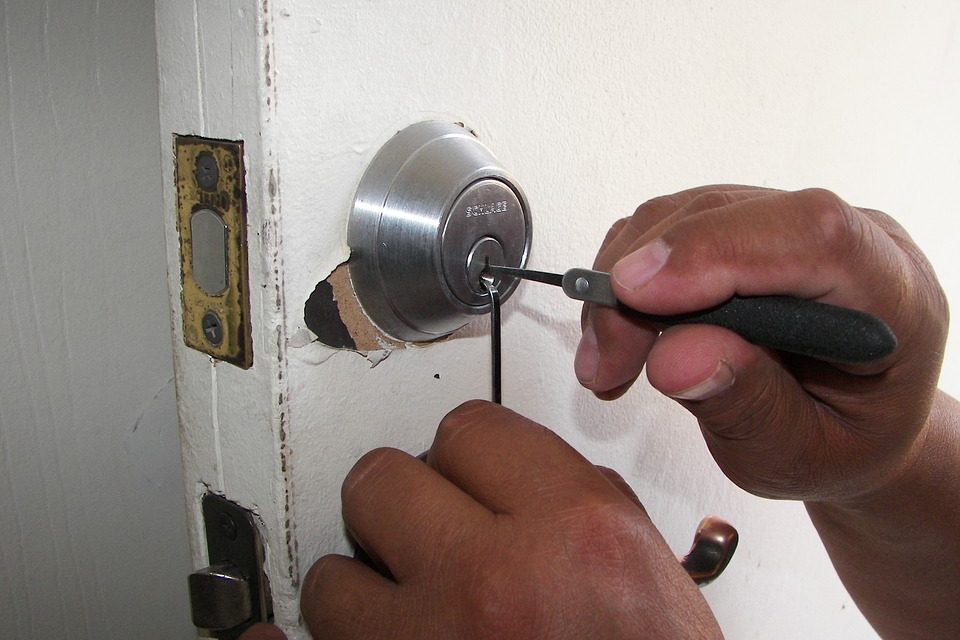 Why you Should Hire a Locksmith?
