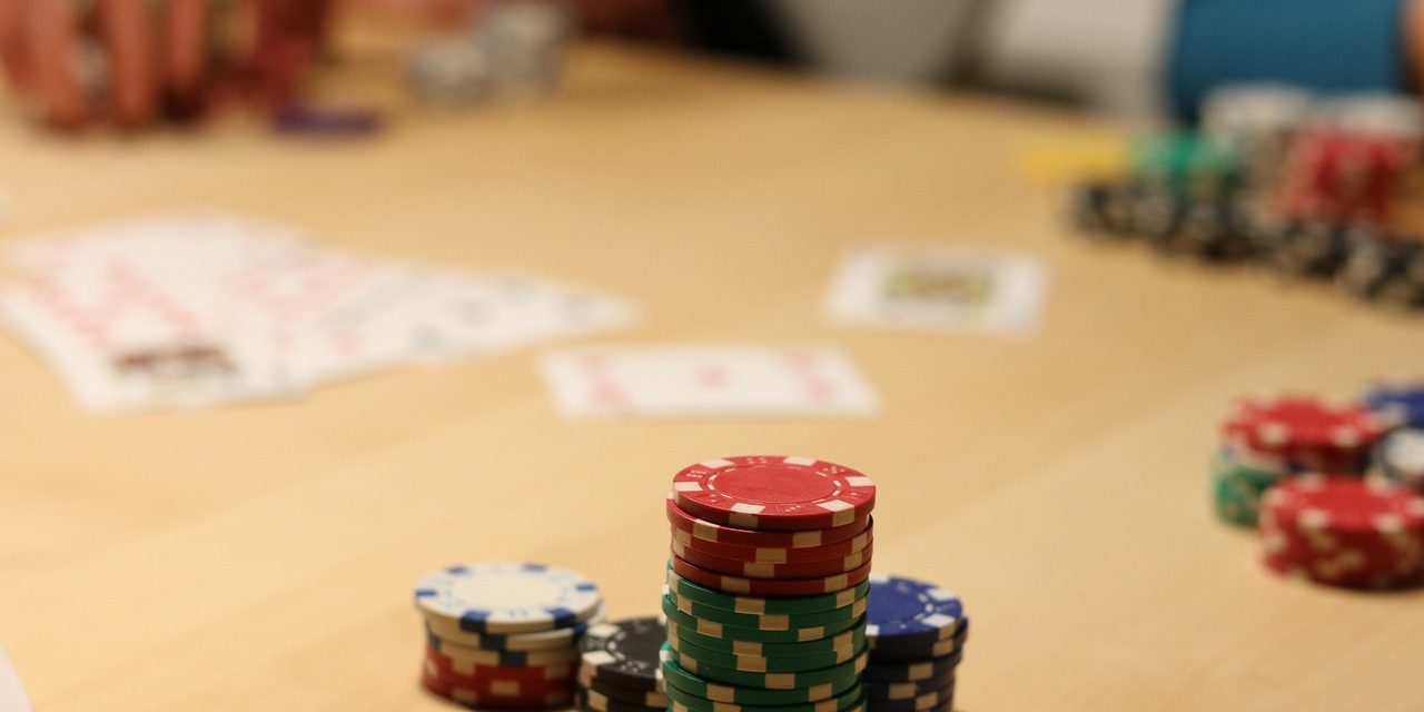 How to spot a bluff from an inexperienced poker player