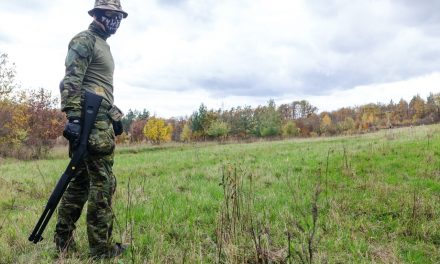 How to Layer Clothing to Stay Warm in Cold Hunting Conditions?