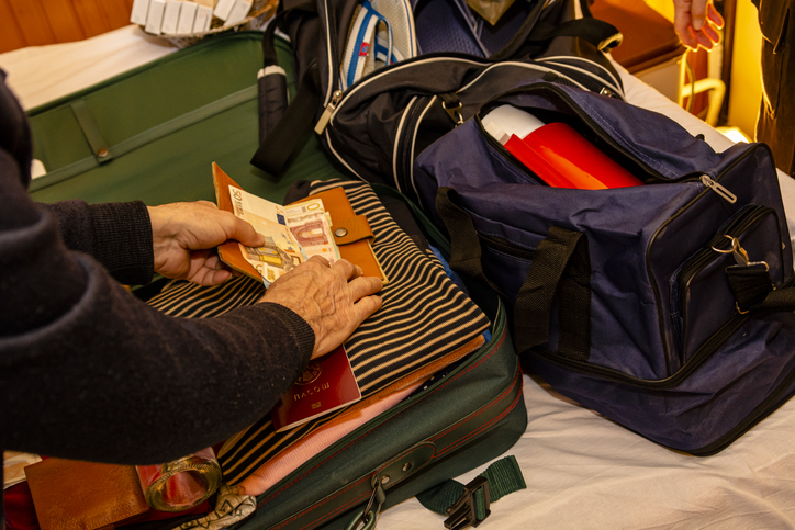 What to Pack When Making an International Move